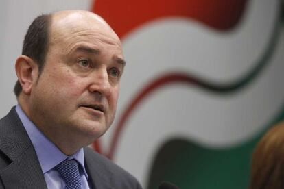 El presidente del PNV, Andoni Ortuzar, durante la rueda de prensa que ha ofrecido en San Sebastián.