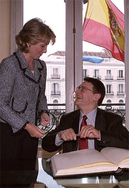 La presidenta de Madrid, Esperanza Aguirre, y el ministro Sevilla.