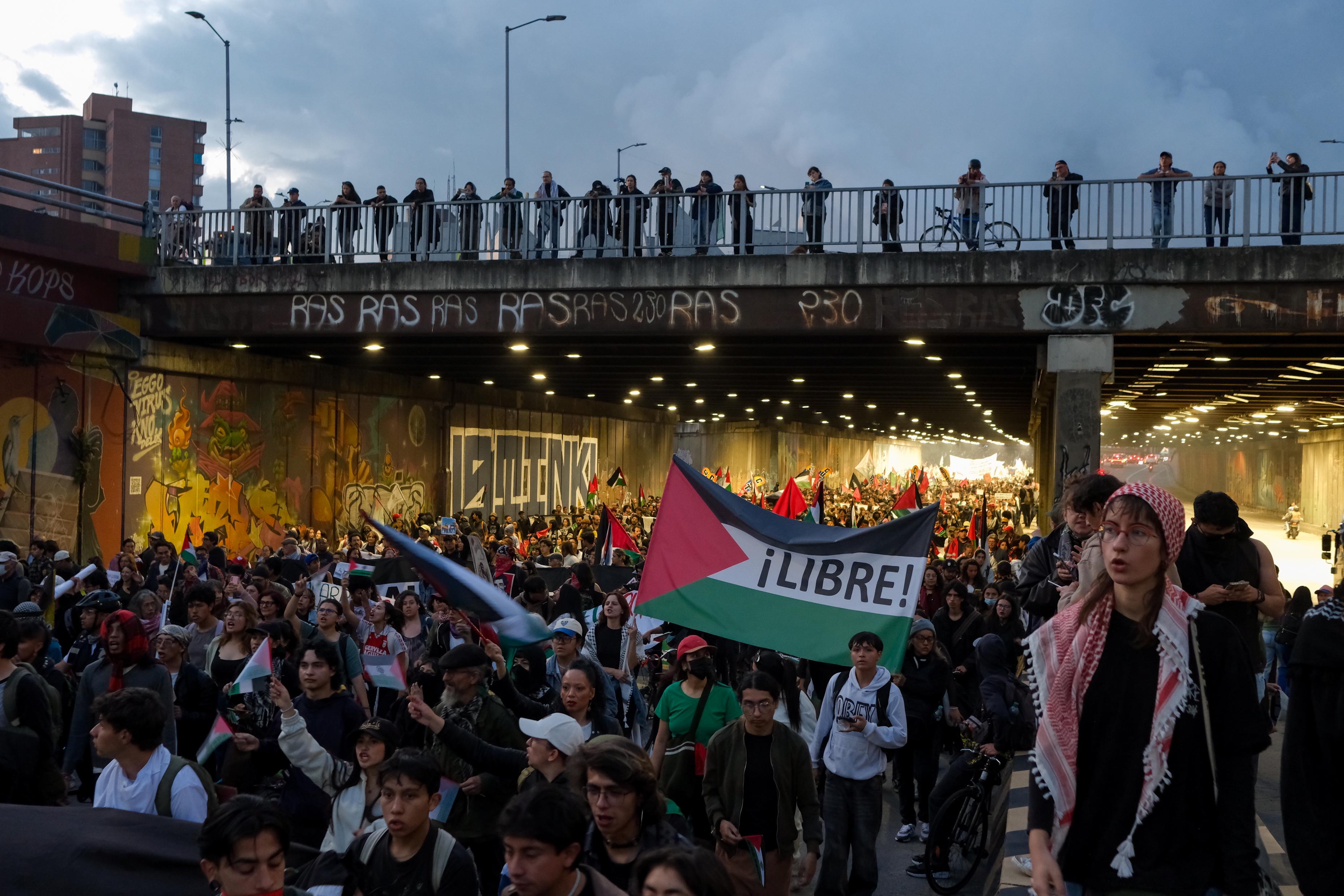 La protesta se da en el segundo aniversario de los atentados de Hamás del 7 de octubre.