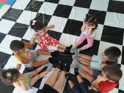 Algunos de los niños de dos años que participarion el pasado día 28 en la actividad de ajedrez educativo en Tacoronte (Tenerife)