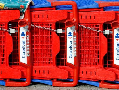 Carros del hipermercado Carrefour
