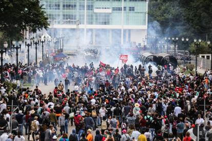 Repressão a protesto deixou mais de 200 feridos.