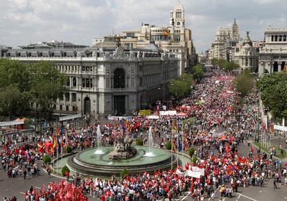 Vista de la manifestación conjunta de CCOO y UGT en Madrid con motivo del Día del Trabajo en Madrid, en 2010.