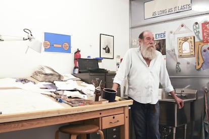 El artista Lawrence Weiner.