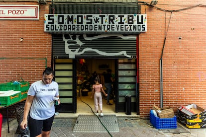 Entrada de la sede de la Asociación Vecinal Somos Red Entrepozo VK.