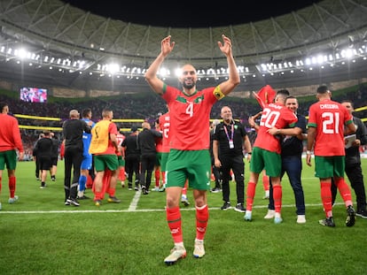 Sofyan Amrabat celebra la victoria de Marruecos ante Portugal en los cuartos de final del Mundial.