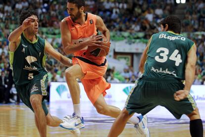 Juan Carlos Navarro, Berni Rodríguez y Saúl Blanco durante el partido