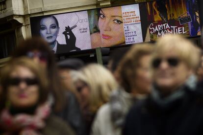 Varios cines de la Gran Via de Madrid han expuesto en sus pantallas carteles de pel&iacute;culas protagonizadas por Sara Montiel.