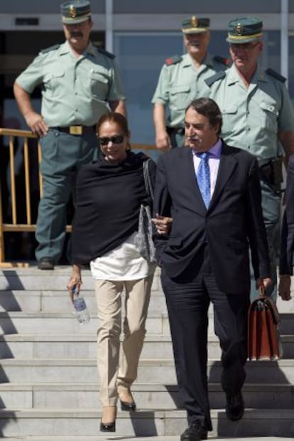 La cantante Isabel Pantoja, a su salida de la Audiencia Provincial de Málaga, el pasado martes.