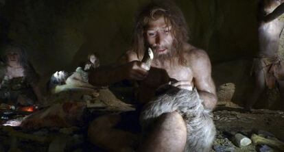Recreación de la vida de una familia neandertal en el Museo del Neandertal de Krapina (Croacia).