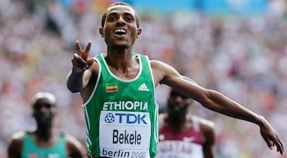 Kenenisa Bekele, tras lograr el título de los 5.000 metros en los Mundiales de Atletismo de Berlín.