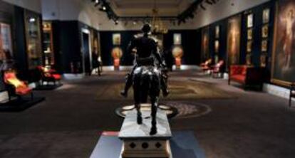 Parte de la colección de arte de la casa de Gianni Versace, la cual saldrá a subasta. EFE/archivo