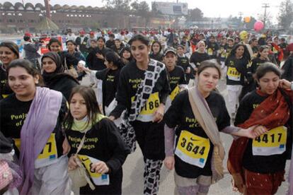 Mujeres participantes en el maratón popular.