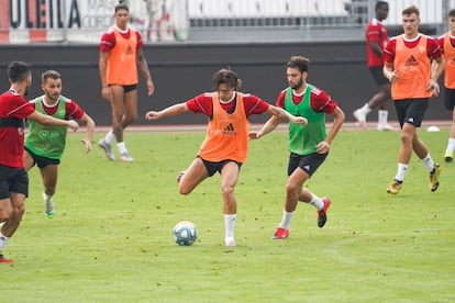 Los jugadores del Almería, durante un entrenamiento.