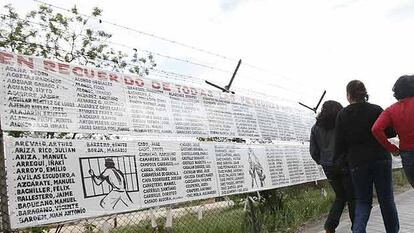 Una pancarta de 27 metros por la memoria histórica
