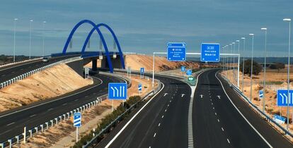 Entrada a la autopista AP-36, que va desde la localidad toledana de Oca&ntilde;a hasta La Roda, en Albacete.