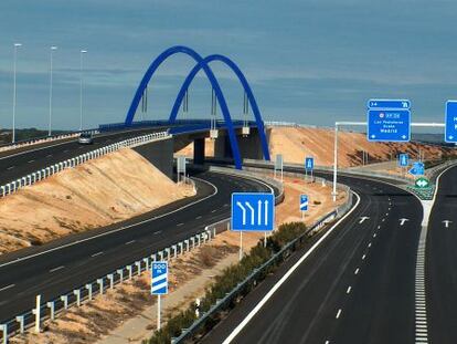 Entrada a la autopista AP-36, que va desde la localidad toledana de Oca&ntilde;a hasta La Roda, en Albacete.