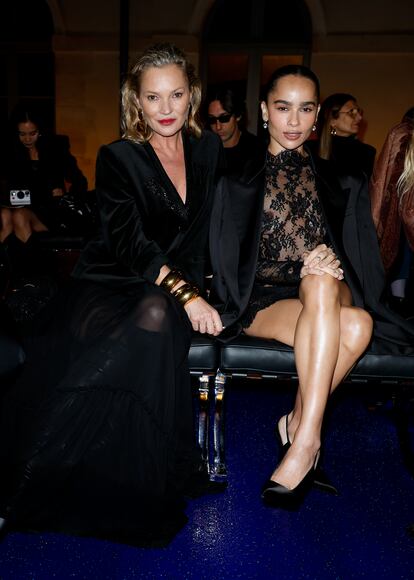 Kate Moss y Zoë Kravitz compartieron 'front row' en Saint Laurent.