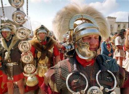 Desfile de legiones en el Camp de Marte de Tarragona, durante las Jornadas de Divulgación Histórica Romana.