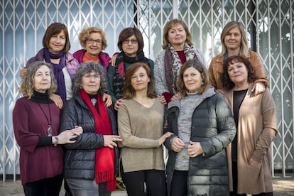 Algunas de las mujeres que forman parte de la asociación feminista Adona't en una imagen tomada en La Canyada (Valencia).