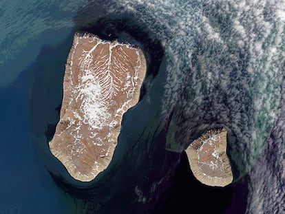 Vista de satélite de islas Diómedes, en el estrecho de Bering.