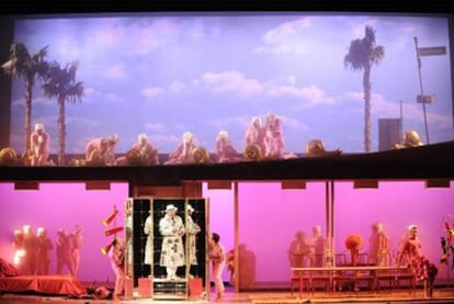 El montaje de <i>Les mamelles de Tirésias</i>, con dirección de escena de Emilio Sagi en su estreno en Bilbao en 2009.