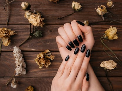 Una de las tendencias de este otoño son los tonos oscuros y profundos. GETTY IMAGES.