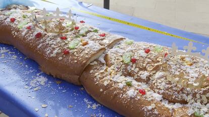 Utiel vuelve a batir su propio récord con un roscón de Reyes gigante de 56 metros