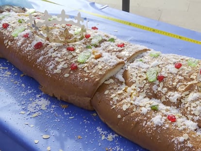 Utiel vuelve a batir su propio récord con un roscón de Reyes gigante de 56 metros
