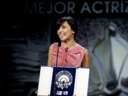 Marian &Aacute;lvarez tras recoger su premio en el Festival de Cine de San Sebasti&aacute;n