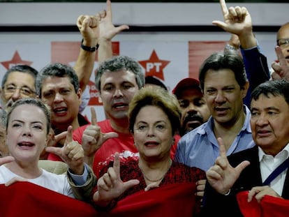 Dirigentes do PT em reunião em São Paulo após guerra de decisões sobre Lula. 