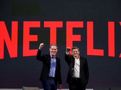 Reed Hastings, cofundador de Netflix (a la izquierda) y Ted Sarandos, consejero delegado, en una imagen de archivo en Seúl.