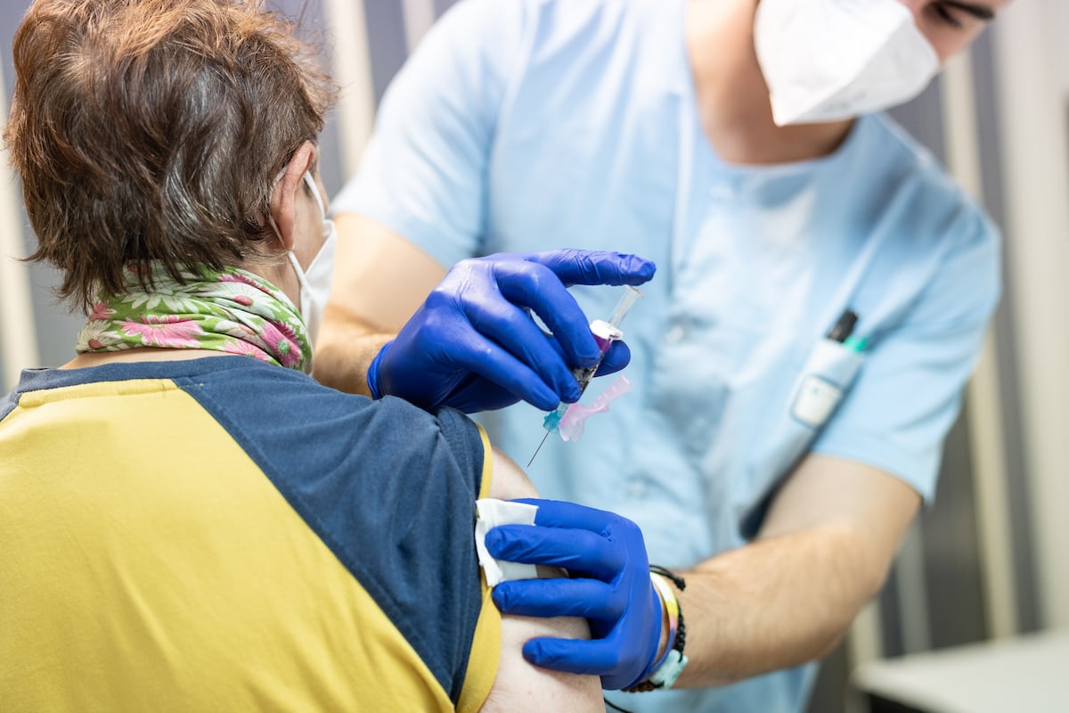 Euskadi replica el modelo anticovid y abre un vacunódromo en Bilbao ante un aumento de contagios de gripe | Sociedad