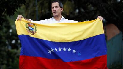 Juan Guaidó, este sábado en Caracas, frente a la Embajada de Bolivia.