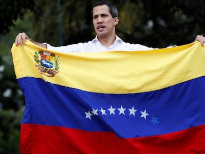 Juan Guaidó, este sábado en Caracas, frente a la Embajada de Bolivia.