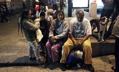 Moradores da Cidade do México após o terremoto