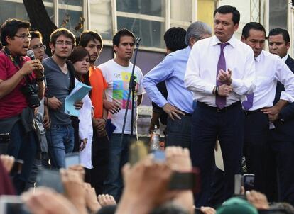 Osorio Chong con los estudiantes, este martes