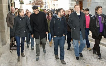 Ximo Puig, segundo por la izquierda, este s&aacute;bado en Morella.