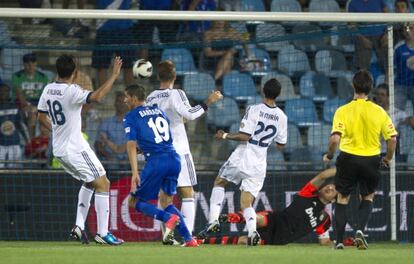 Barrada marca el gol de la victoria del Getafe ante el Madrid.