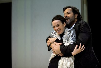 Ariadna Gil y Abel Folk en 'Jane Eyre: una autobiografía'.