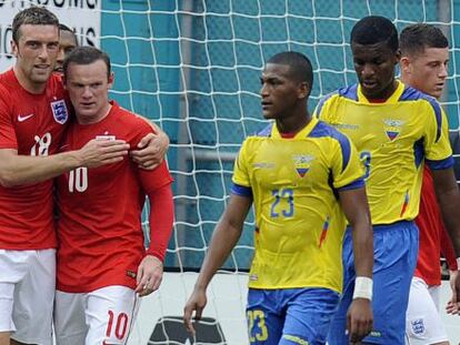 Lambert felicita a Rooney en el Inglaterra-Ecuador.