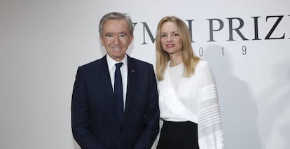 Bernard Arnault y su hija Delphine, en la entrega de premios de LVMH de 2019, en París.