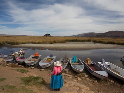 Una parte casi seca en las orillas del lago Titicaca.