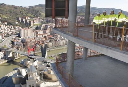 Mario Fernández, Ignacio Sánchez Galán, José Luis Bilbao e Iñaki Azkuna, en la Torre Iberdrola.