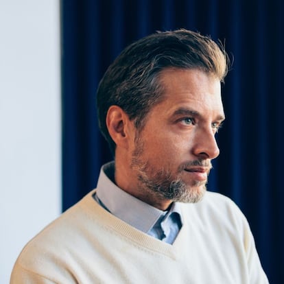 Jersey moda masculina básica.