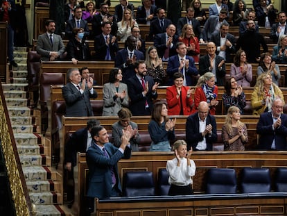 Los diputados aplauden en el Congreso el pasado 24 de noviembre.