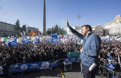 Matteo Salvini, en el mitin que convocó en su apoyo en la plaza del Popolo de Roma el pasado diciembre.