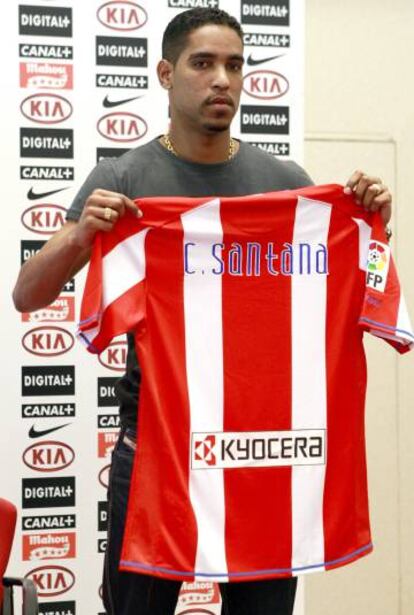 File photo of Cléber Santana at his Atlético Madrid presentation on July 9, 2007.