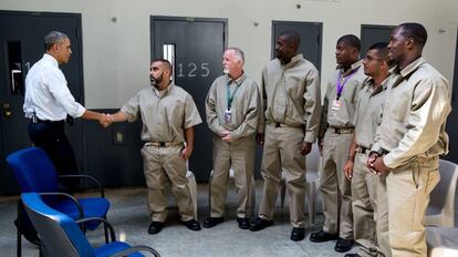 Obama em uma prisão federal em 2015.