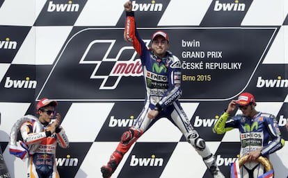 Lorenzo, el el podio de Brno junto a M&aacute;rquez y Rossi.